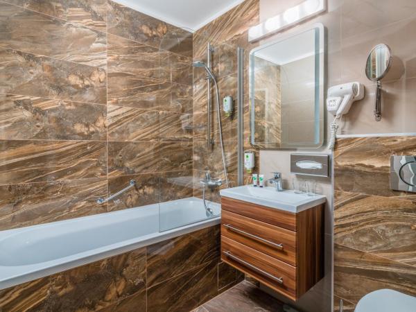 Best Western Plus Celebrity Suites : photo 7 de la chambre suite deluxe avec lit king-size