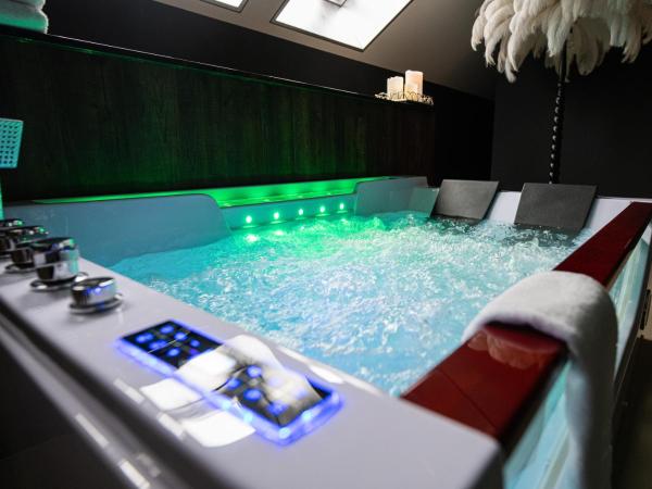 Hotel Luxor : photo 9 de la chambre suite deluxe avec baignoire spa