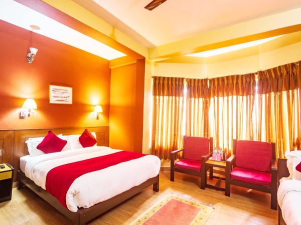 Hotel Silver Oaks Inn : photo 8 de la chambre chambre familiale deluxe avec balcon