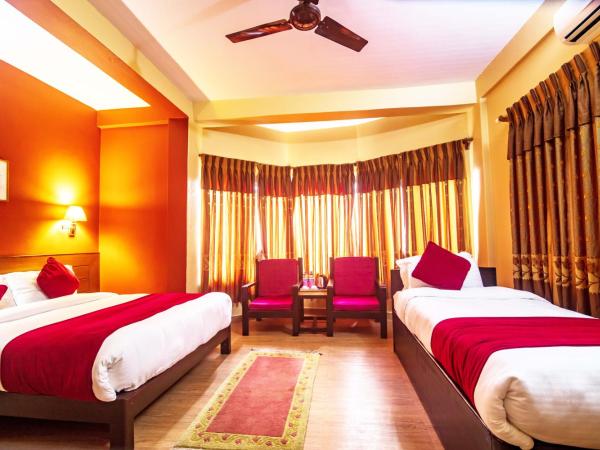 Hotel Silver Oaks Inn : photo 9 de la chambre chambre familiale deluxe avec balcon