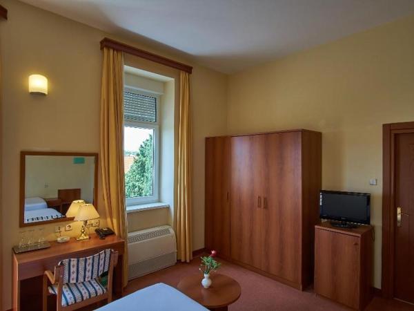 Hotel Vila Ružica- glavna zgrada i depandanse : photo 6 de la chambre chambre triple standard