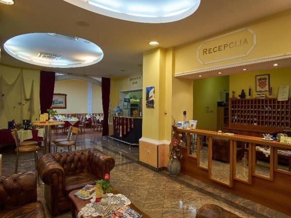 Hotel Vila Ružica- glavna zgrada i depandanse : photo 4 de la chambre chambre double ou lits jumeaux standard