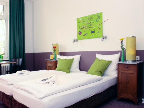 Grand Hostel Berlin Classic : photo 3 de la chambre chambre lits jumeaux avec salle de bains privative