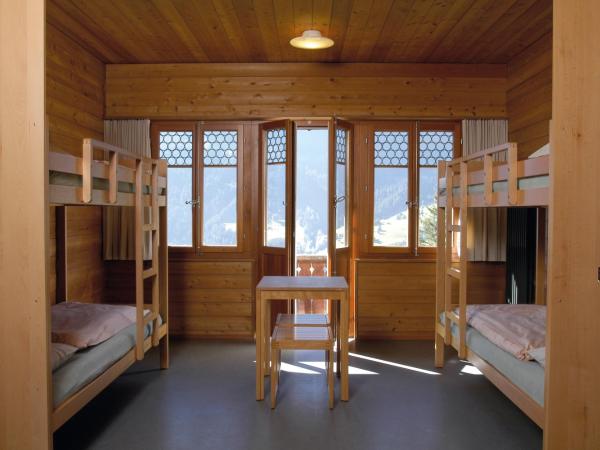 Grindelwald Youth Hostel : photo 3 de la chambre chambre quadruple avec salle de bains commune