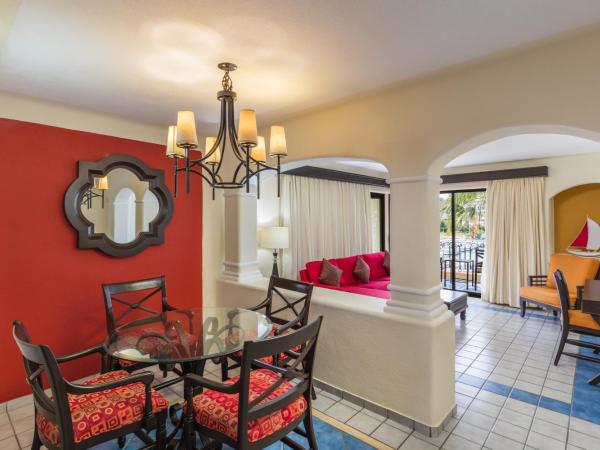 Marina Fiesta Resort & Spa, A La Carte All Inclusive Optional : photo 4 de la chambre suite 1 chambre - nautique