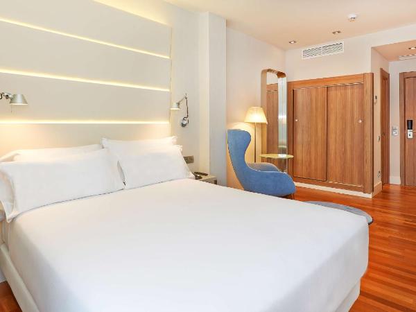 NH Barcelona Les Corts : photo 8 de la chambre chambre double ou lits jumeaux supérieure