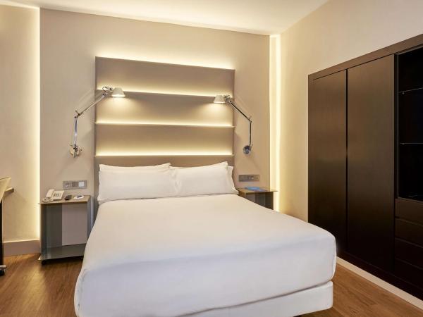 NH Sants Barcelona : photo 10 de la chambre chambre double ou lits jumeaux standard