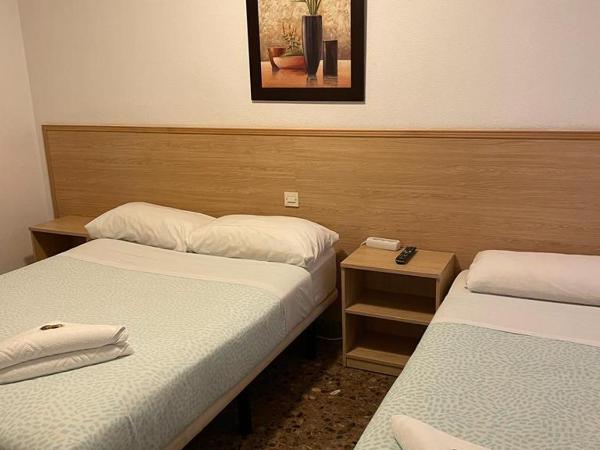 Hostal Milmarcos : photo 7 de la chambre chambre triple