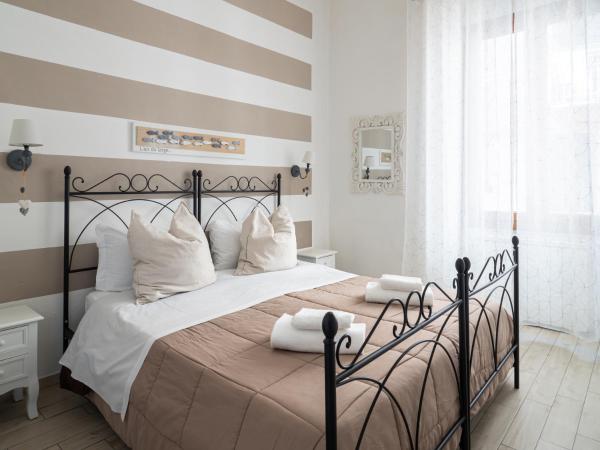 Affittacamere Lunamar : photo 7 de la chambre chambre double ou lits jumeaux avec salle de bains privative