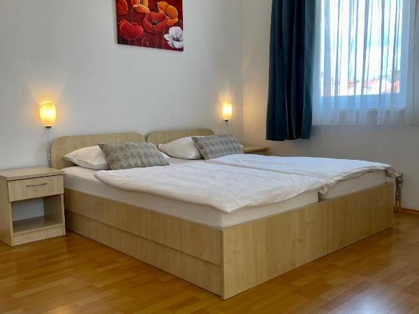 Rooms and Apartments Ana : photo 7 de la chambre chambre double ou lits jumeaux avec balcon