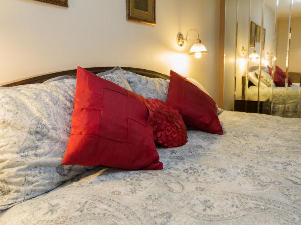 Niagara Falls Motor Lodge : photo 5 de la chambre chambre lit king-size