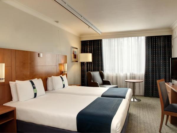 Holiday Inn London Bloomsbury, an IHG Hotel : photo 1 de la chambre chambre lits jumeaux standard pour personnes À mobilité réduite