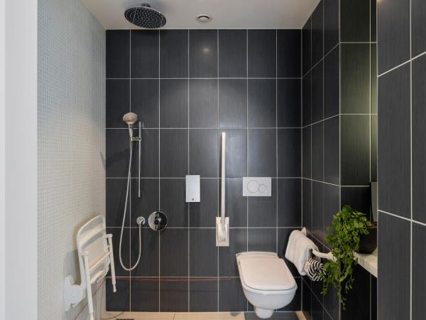 COVE Centrum : photo 7 de la chambre studio - accessible aux personnes à mobilité réduite