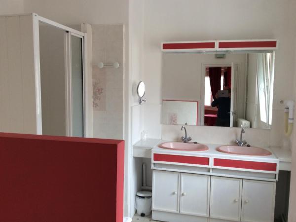 Hotel du Cygne : photo 6 de la chambre chambre familiale (4 adultes + 1 enfant)