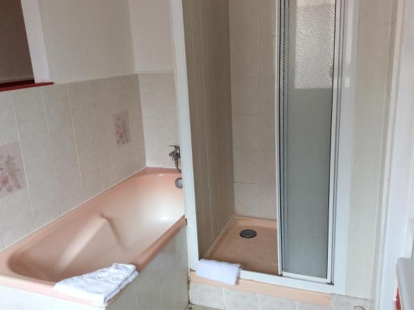 Hotel du Cygne : photo 7 de la chambre chambre familiale (4 adultes + 1 enfant)