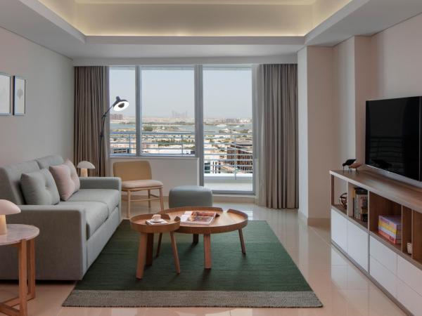 Staybridge Suites Dubai Internet City, an IHG Hotel : photo 8 de la chambre suite 1 chambre lit king-size en étage élevé - vue sur mer