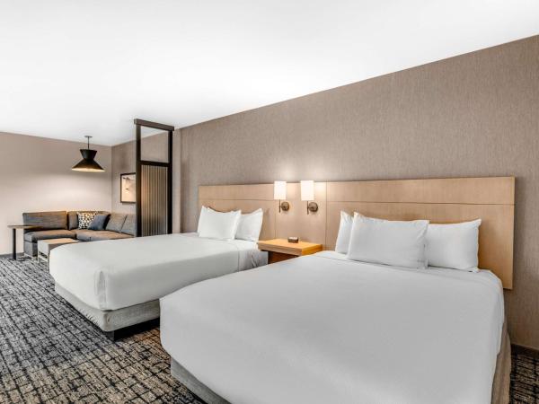 Hyatt Place Colorado Springs Downtown : photo 1 de la chambre chambre 2 lits queen-size avec douche accessible en fauteuil roulant - accessible aux personnes à mobilité réduite