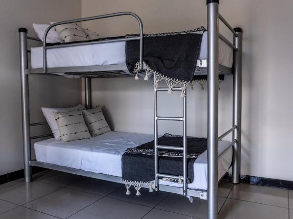 Esencia Hostel Terminal Oaxaca : photo 2 de la chambre lit simple dans dortoir pour hommes
