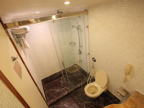 Hotel The Royal Plaza : photo 7 de la chambre deluxe room - enjoy a free one glass of house beer once during your stay  