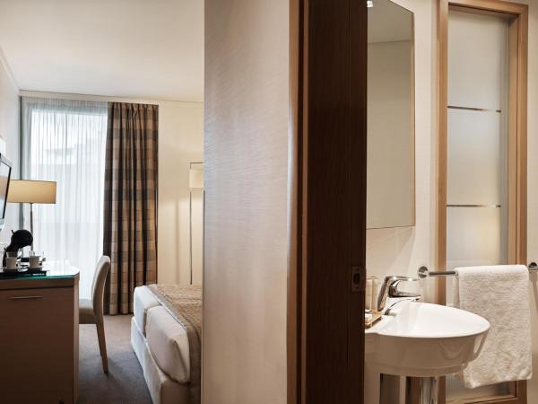 Galaxy Iraklio Hotel : photo 4 de la chambre chambre double ou lits jumeaux supérieure avec vue sur ville