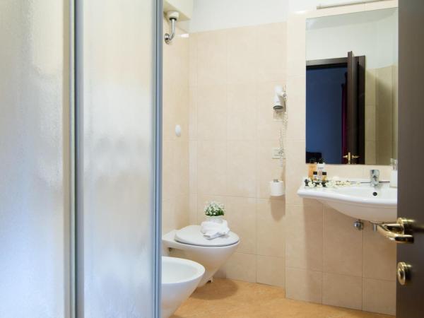 Hotel Cardinal of Florence - recommended for ages 25 to 55 : photo 9 de la chambre chambre double confort