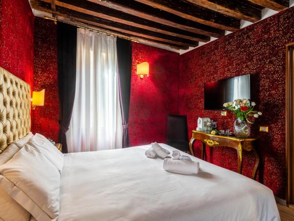 Ca' Maria Callas : photo 7 de la chambre chambre double supérieure - vue sur canal