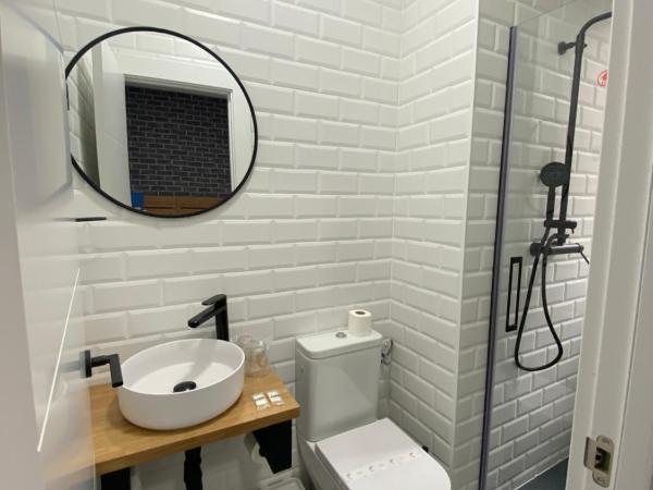 Casual Mardones : photo 9 de la chambre chambre triple avec salle de bains privative