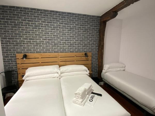 Casual Mardones : photo 4 de la chambre chambre triple avec salle de bains privative