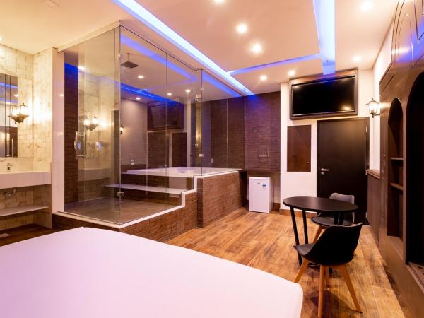 Drops Motel Manaus : photo 5 de la chambre suite deluxe avec baignoire spa