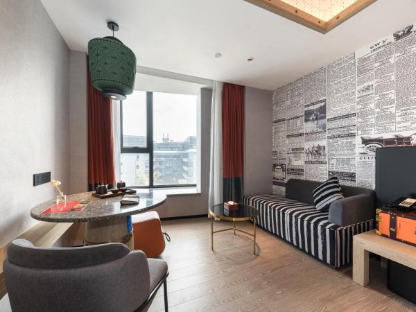 Paco Hotel Canton Tower Pazhou--FreeShuttle Bus for CantonFair : photo 3 de la chambre chambre double avec salle de bains privative