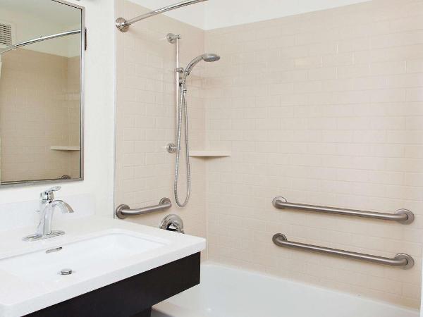 Sonesta Simply Suites Dallas Galleria : photo 4 de la chambre suite studio lit queen-size avec baignoire - accessible aux personnes à mobilité réduite