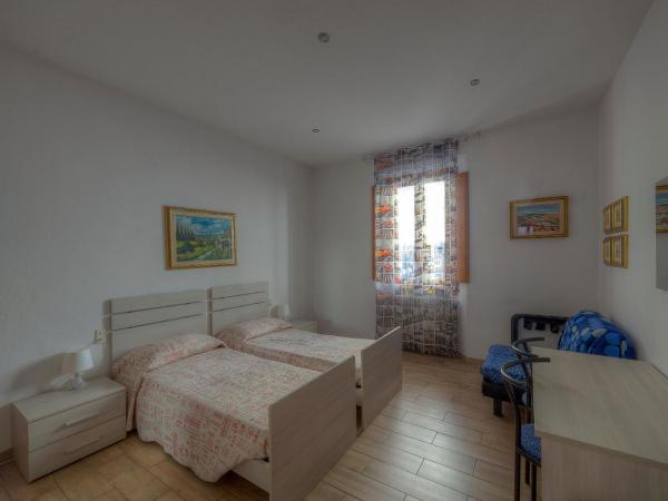 Sogni D'Oro Guest House : photo 3 de la chambre chambre familiale avec salle de bains privative