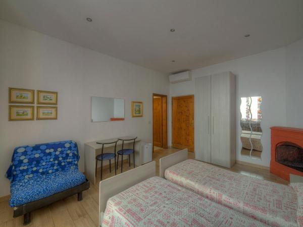 Sogni D'Oro Guest House : photo 4 de la chambre chambre familiale avec salle de bains privative