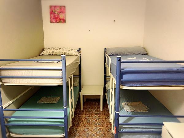 Cathedral Malaga Hostel : photo 2 de la chambre lit dans dortoir mixte de 10 lits