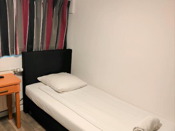 Hotel Holland Lodge : photo 7 de la chambre chambre lits jumeaux standard avec salle de bains commune