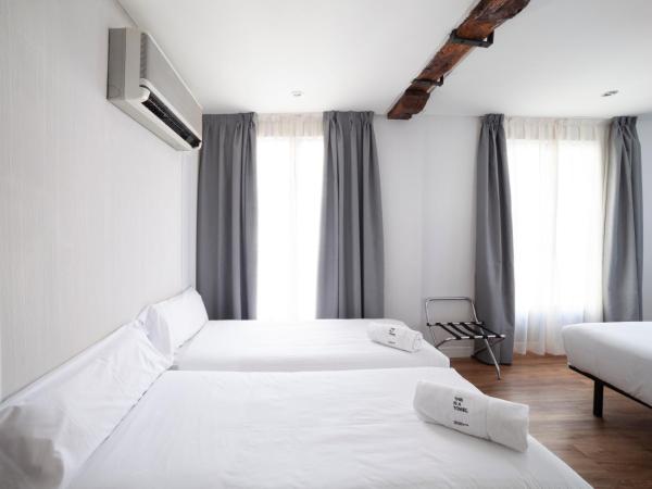 Petit Palace Arana Bilbao : photo 6 de la chambre chambre double avec 2 lits d'appoint