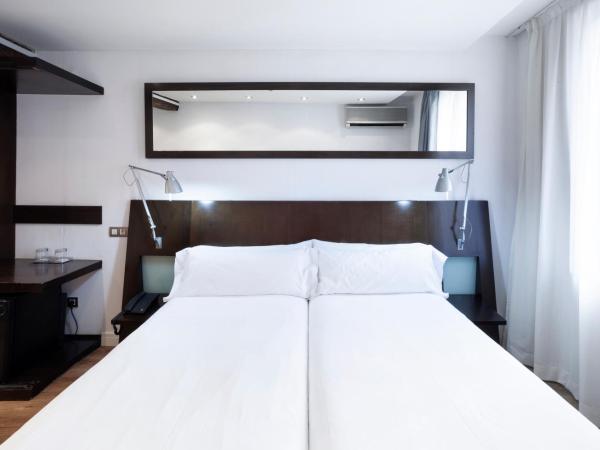 Petit Palace Arana Bilbao : photo 4 de la chambre chambre double ou lits jumeaux avec lit d'appoint