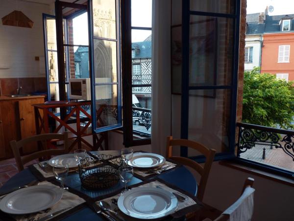 Atelier d'Art Saint Leonard : photo 10 de la chambre appartement en duplex