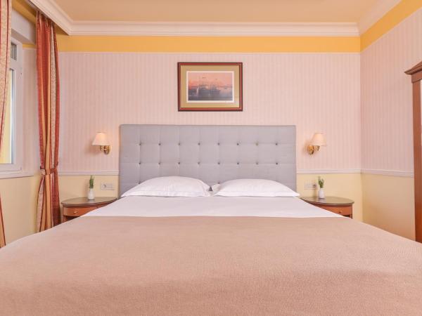 Hotel Continental ex Gardenija : photo 4 de la chambre chambre familiale avec balcon - vue sur mer