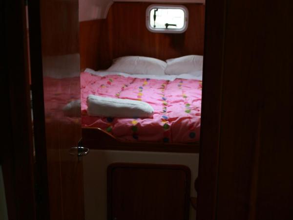 On Y Va , Delightful 3 bedroom catarmaran, with skipper : photo 3 de la chambre mobile home
