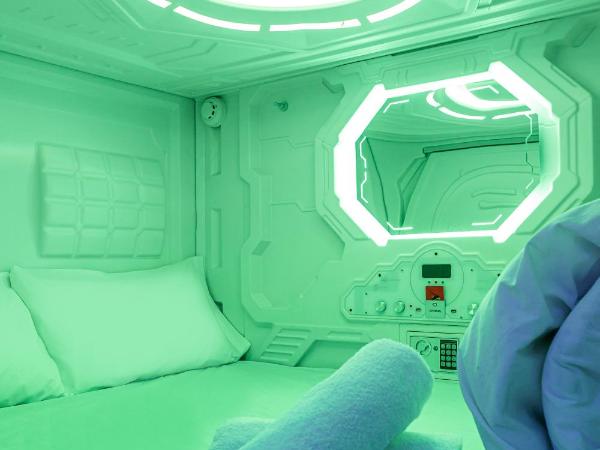 Art Seven Hostel Capsules : photo 6 de la chambre chambre capsule privée 4 lits doubles