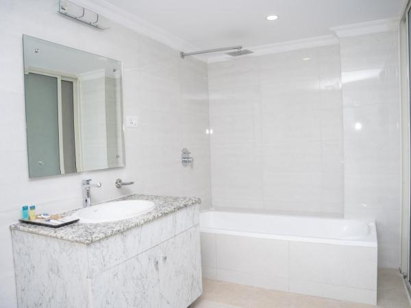 Drishya Hotel : photo 1 de la chambre deluxe premium room with mountain and city view