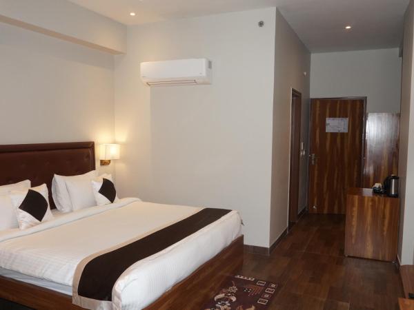Neel Clarks Inn Express : photo 4 de la chambre grande chambre double