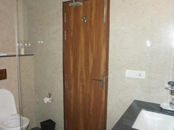 Neel Clarks Inn Express : photo 2 de la chambre chambre lit king-size deluxe