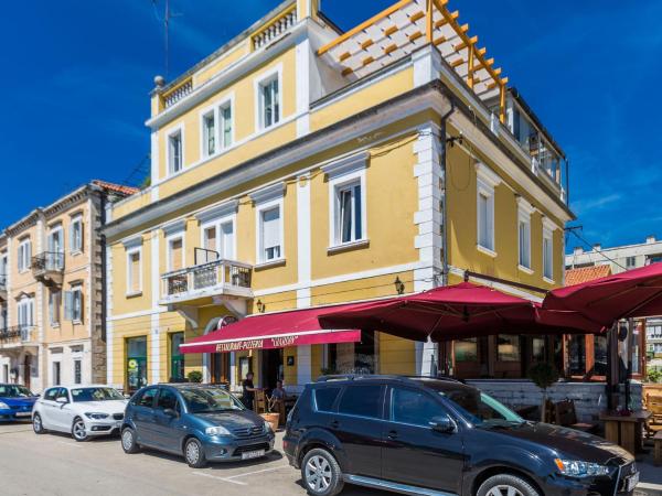 B&B Giardin exclusive rooms and suite : photo 1 de la chambre chambre double deluxe - vue latérale sur mer