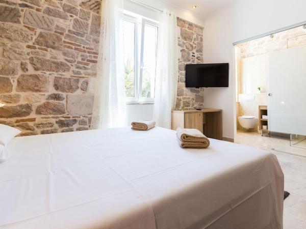 B&B Giardin exclusive rooms and suite : photo 3 de la chambre chambre double deluxe - vue latérale sur mer