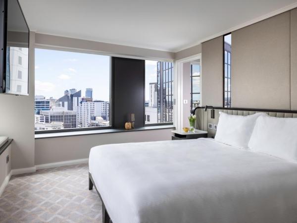 Cordis, Auckland by Langham Hospitality Group : photo 4 de la chambre suite junior avec kitchenette tour pinnacle