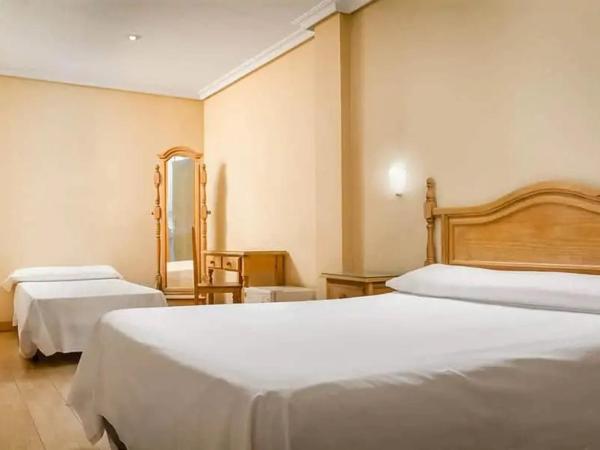 Hotel Madrid Río : photo 2 de la chambre chambre triple familiale
