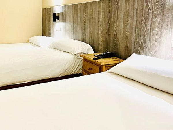 Hotel Madrid Río : photo 2 de la chambre chambre quadruple avec salle de bains privative