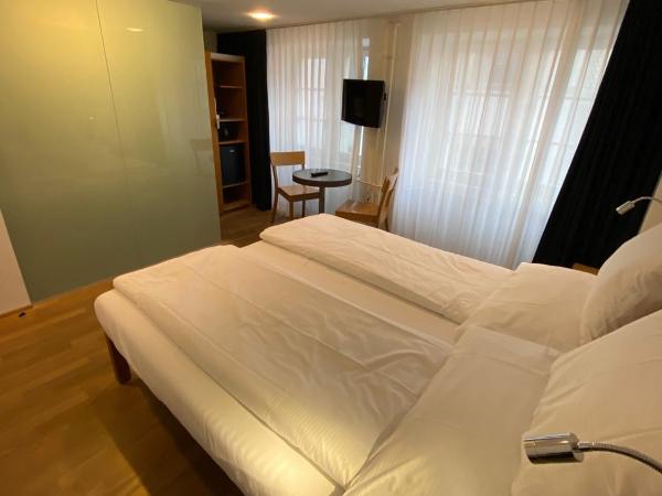 Hotel Lestelle - self check-in : photo 10 de la chambre chambre lit king-size supérieure